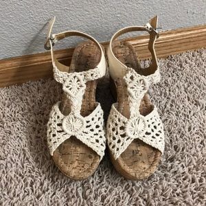 Rampage Size 6 Cream Crochet Cork Wedges